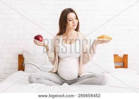 Питание при беременности по неделям помогает определить оптимальное соотношение продуктов с пользой для будущей мамы и ее малыша.