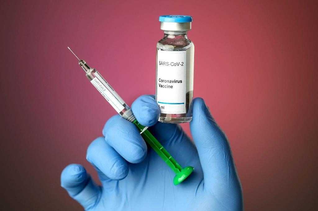 Первая вакцина от коронавируса: последствия отказа и поствакцинальные осложнения