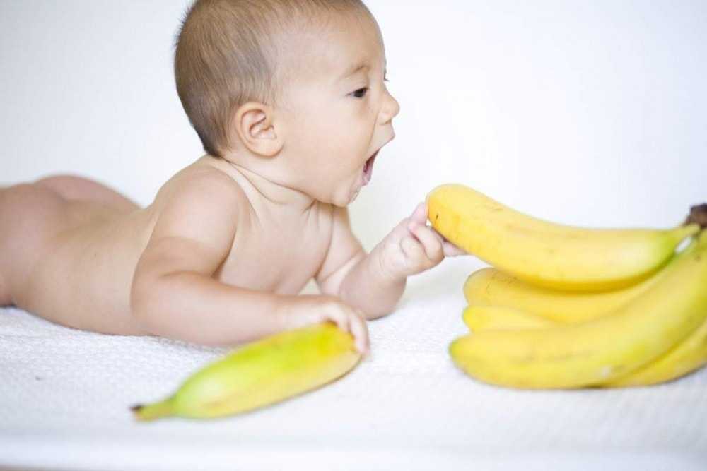 Бананы при грудном вскармливании: можно ли в первый месяц новорожденного