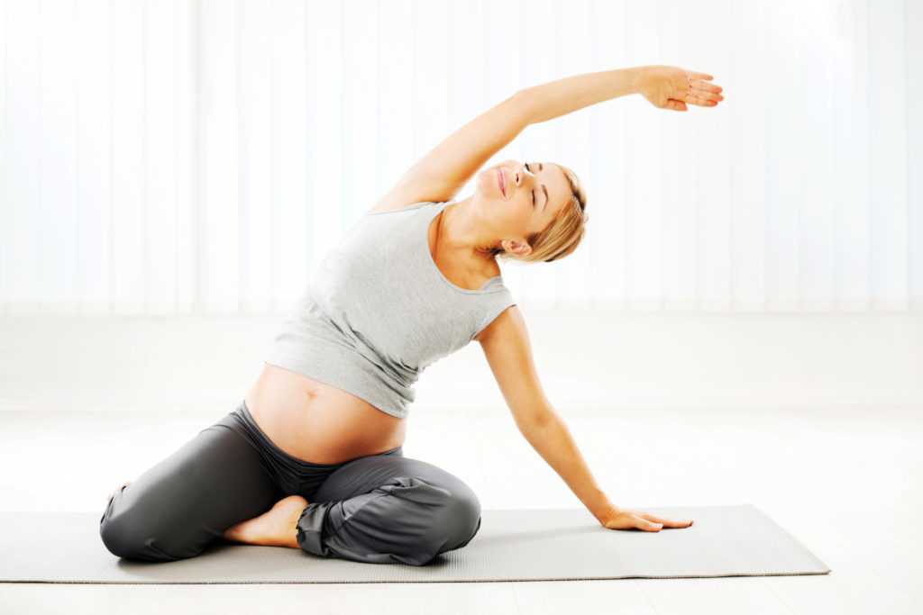 Можно ли качать пресс на ранних и поздних сроках беременности, какие упражнения разрешено делать?