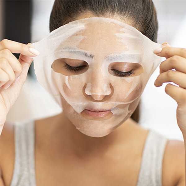 Питательные маски для лица, улучшающие внешний вид, занимают почетное место среди косметических процедур, которые проводятся в домашних условиях.