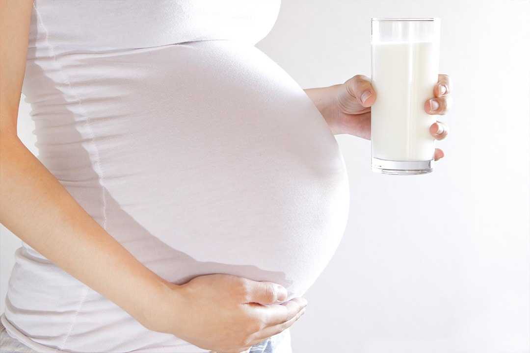 Молоко содержит столько нужных организму ингредиентов, что вопрос «Можно ли пить молоко при беременности» – чисто риторический.