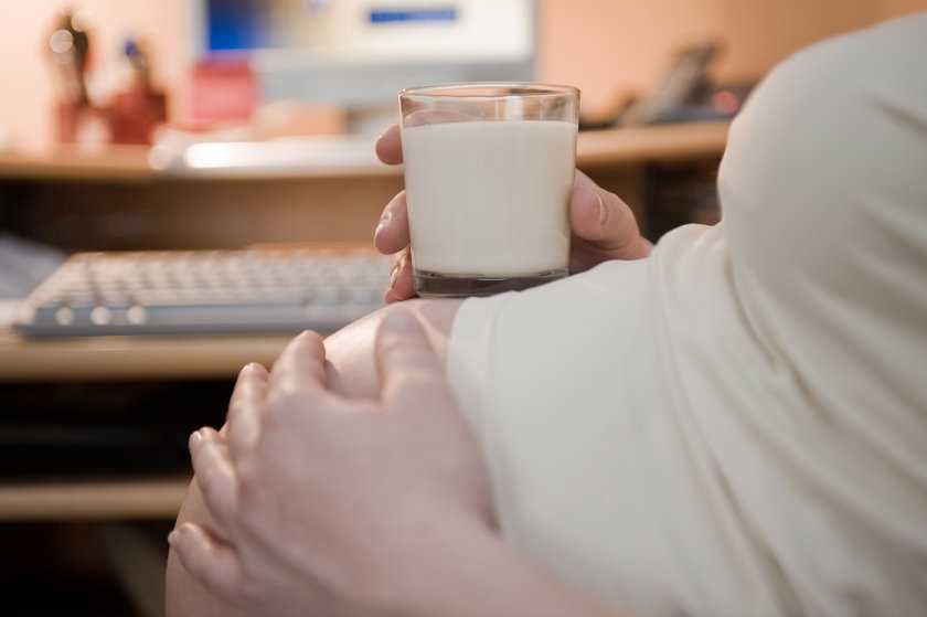 Молоко во время беременности — польза, противопоказания и риски употребления