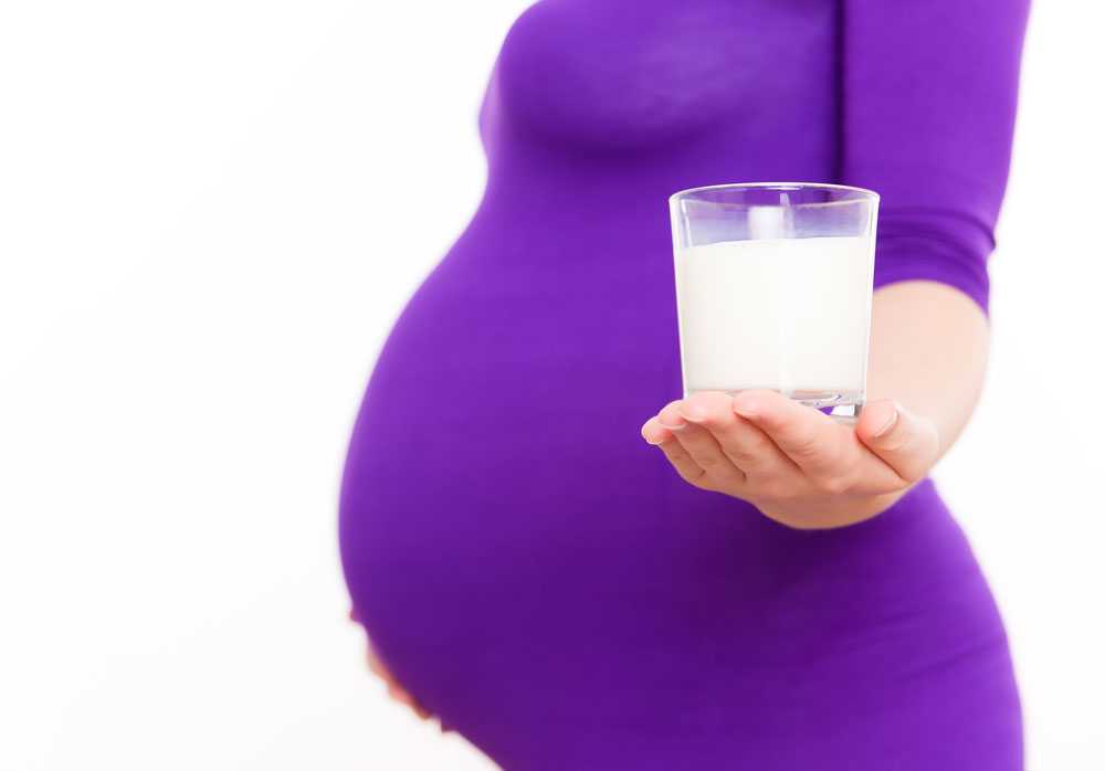 Можно ли пить молоко при беременности и почему?