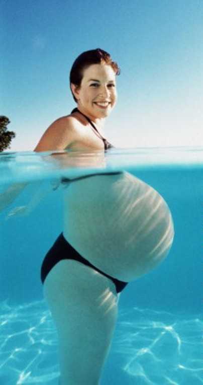 Можно ли плавать  в бассейне при беременности