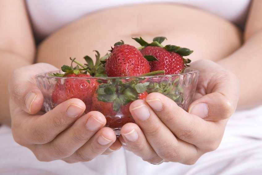 Чем полезна и вредна клубника при беременности