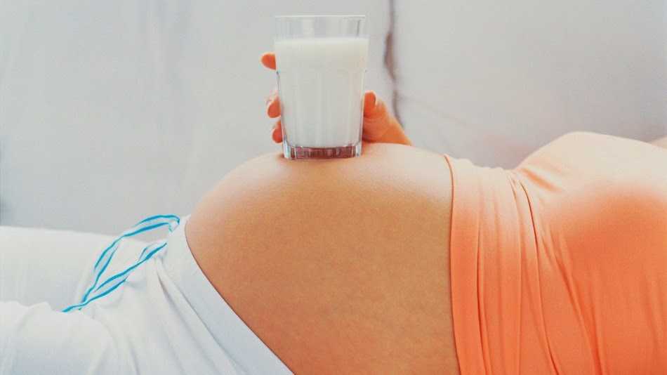 Можно ли пить молоко при беременности, его польза и вред в чистом виде и с другими продуктами