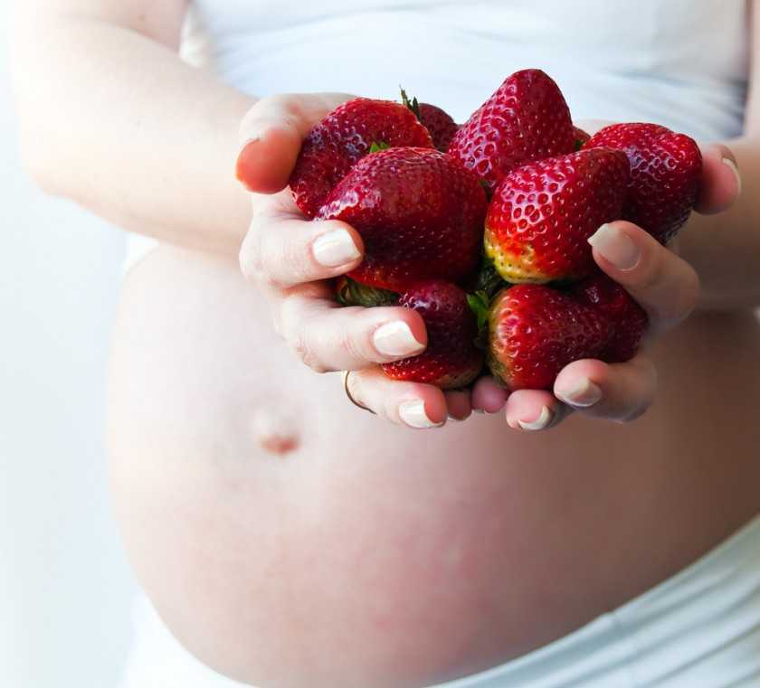 Можно ли беременным клубнику в 1, 2 триместре и на поздних сроках?